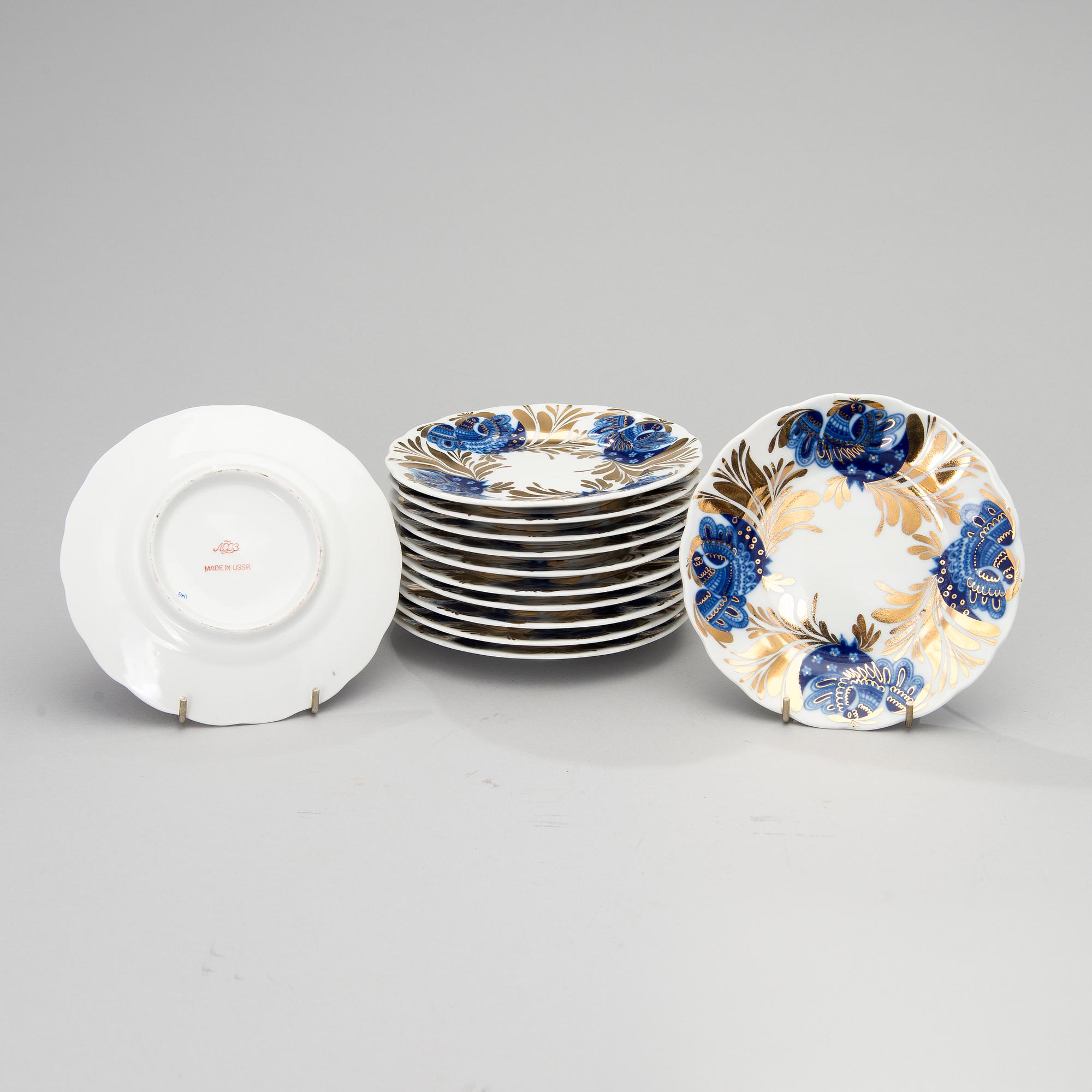 A 34-piece'Golden Garden' porcelain tea- and coffee set from Lomonosov, Soviet Union.