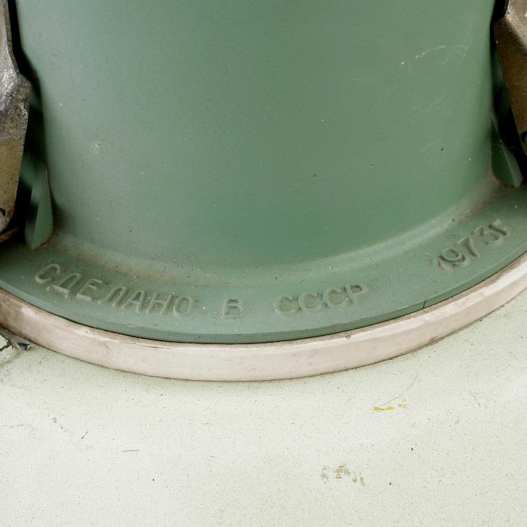 INDUSTRILAMPOR, ett par, Ryssland, 1900-talets andra hälft. Höjd 40 cm.