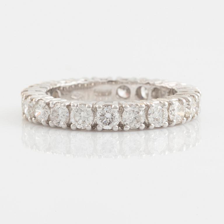 Brilliant cut diamond eternity ring, with HRD report.