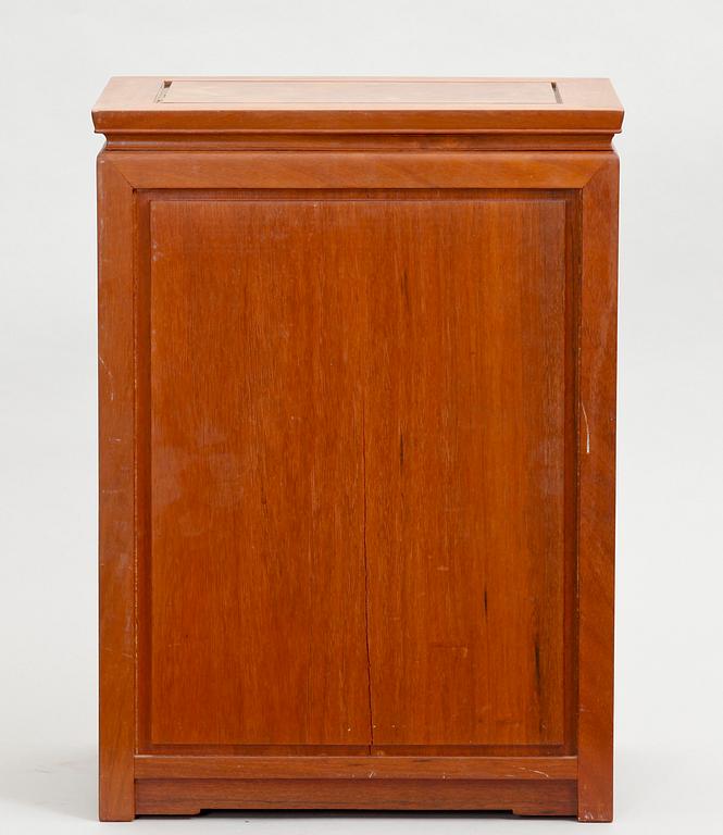 MINIATYRSKÅP, orientaliskt, 1900-talets slut.