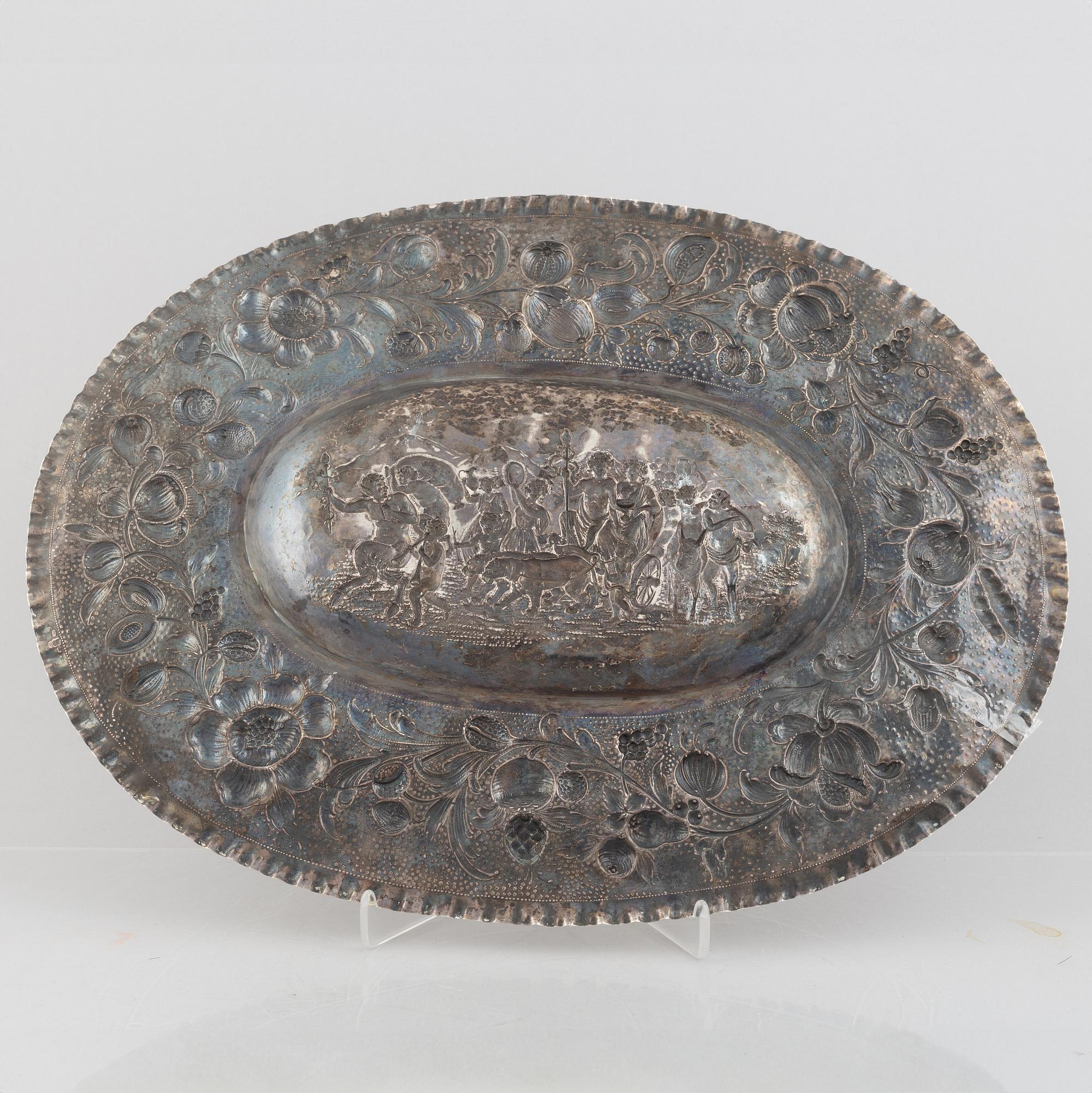 Presenterfat, låghaltigt silver, barockstil, omkring år 1900.