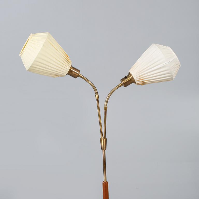 GOLVLAMPA, omkring 1900-talets mitt.
