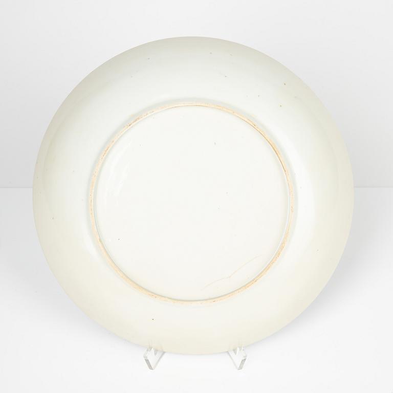 A Chinese porcelain bowl, Qing Dynasty, Jiaqing (1796-1820).
