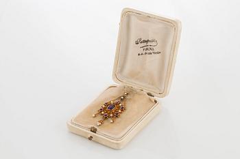 A necklace set with amethysts and pearls.