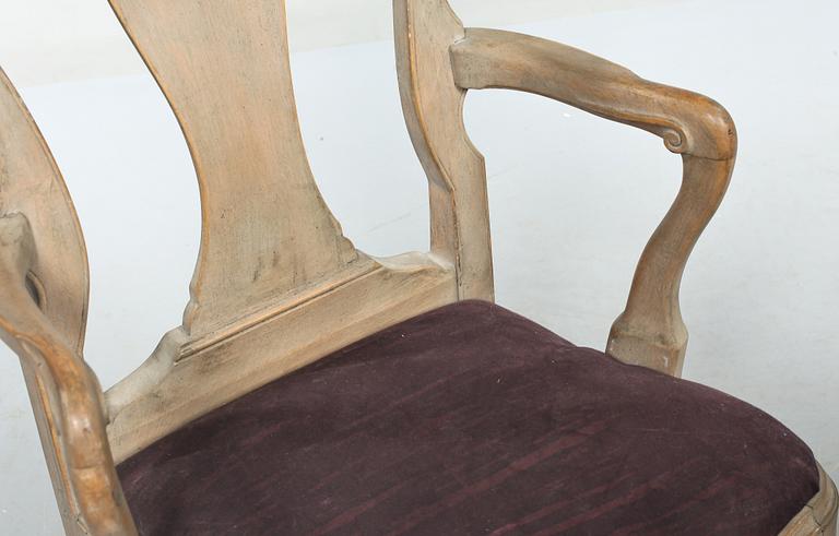 KARMSTOLAR, ett par, rokokostil, 1900-talets andra hälft.