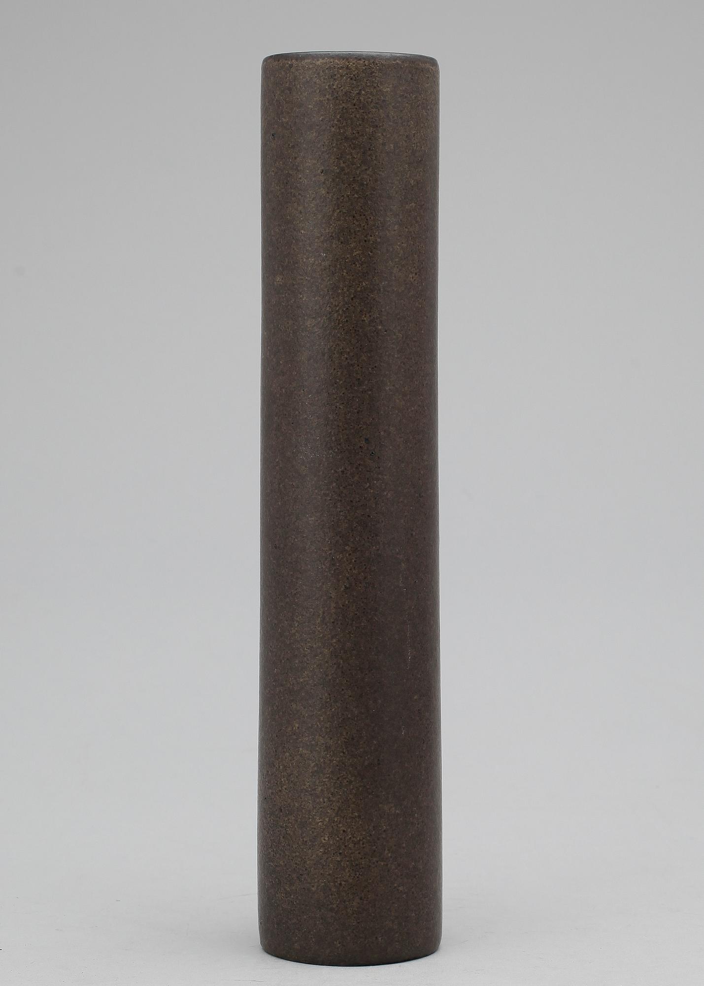 VAS, keramik, enligt uppgift Hertha Hilfon, monogramsignerad.