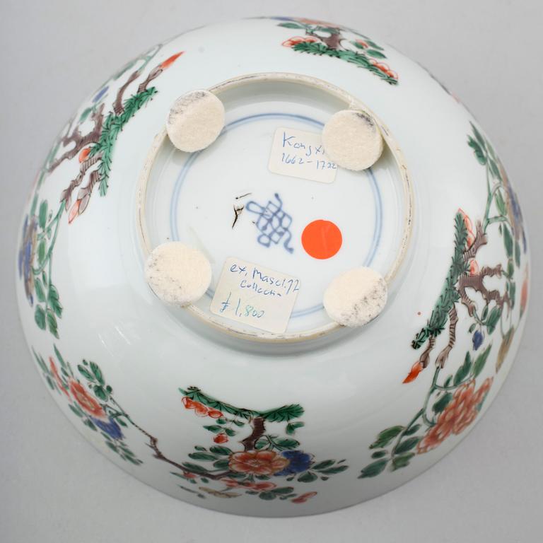 A famille verte bowl, Qing dynasty Kangxi (1662-1722).