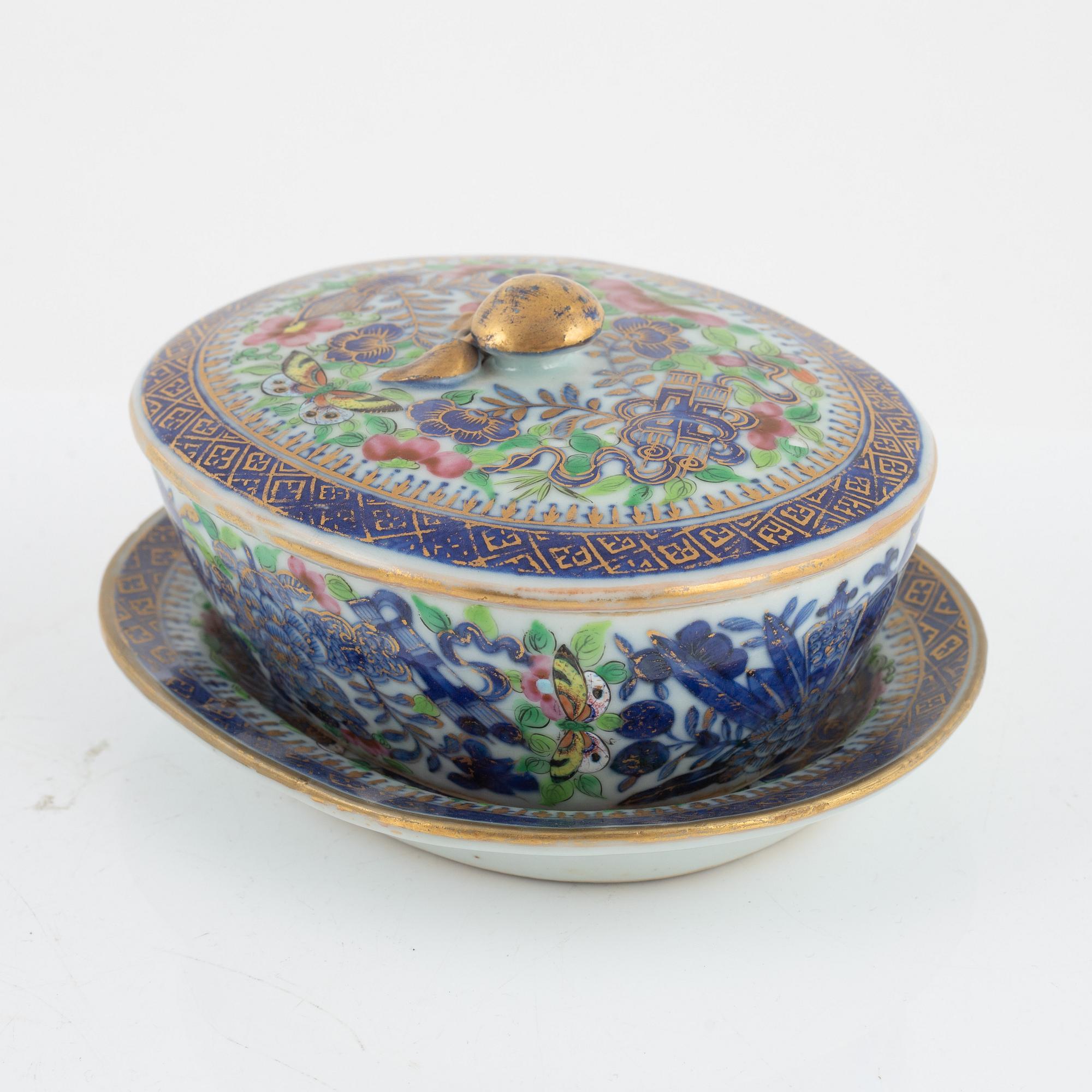 Smör terrin med lock och fat, porslin. Qingdynastin, 1700-tal.