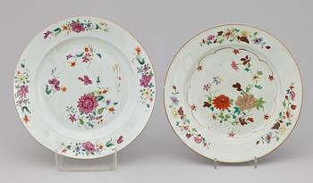 TALLRIKAR, 2 st. Porslin. Kina, Qianlong (1736-95).