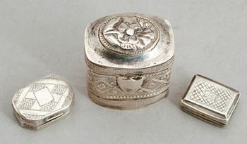 DOSOR, 3 st, silver, 1800-tal. Vikt ca 31 g.