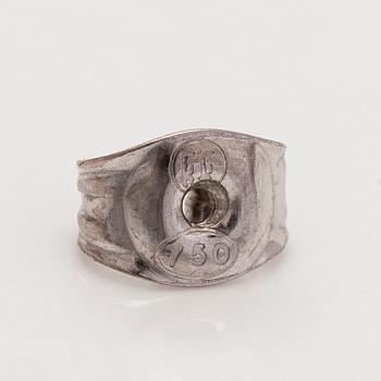 Kalevala Koru, a pair of 18K gold 'Polaris' earrings with brilliant-cut diamonds, Kirsti Doukas.