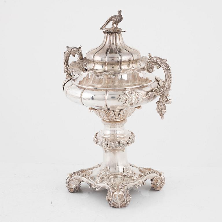 A Swedish silver sugarbowl, mark of Gustaf Möllenborg, Stockholm 1840.