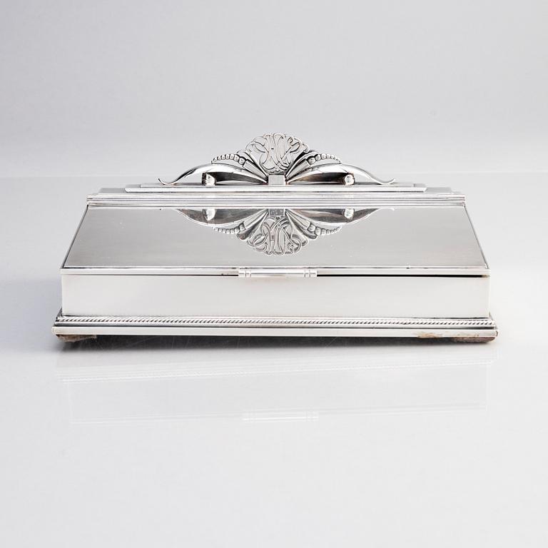 Atelier Borgila, skrivschatull/skrin, Stockholm 1953, sterling silver samt CG Hallberg, brevkniv, silver, Stockholm 1926.