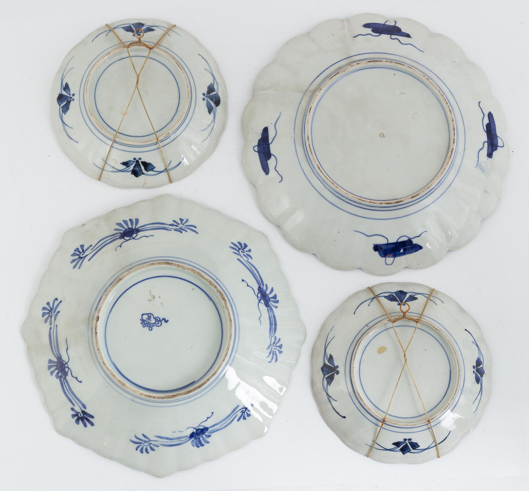 A group of four Japanese imari dishes, 19th and 20th century.