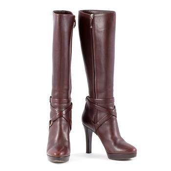 470. RALPH LAUREN, a pair of brown leather boots. Size 39.