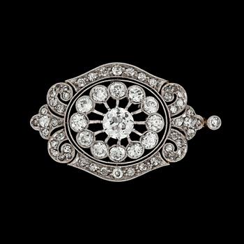 1175. A diamond brooch, total carat weight circa 2.40 cts. Circa 1915.