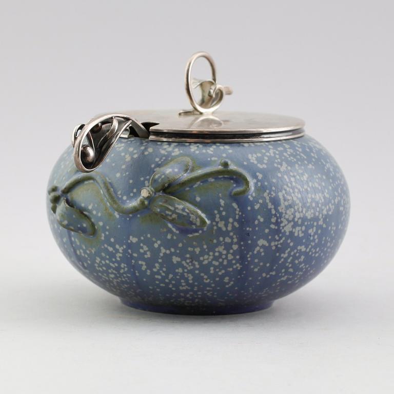 MARMELADBURK, stengods, Arne Bang, med lock samt sked, silver, 1939/43, Danmark.