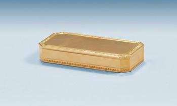 A German 18th century gold snuff-box, probably Hanau c. 1790.
