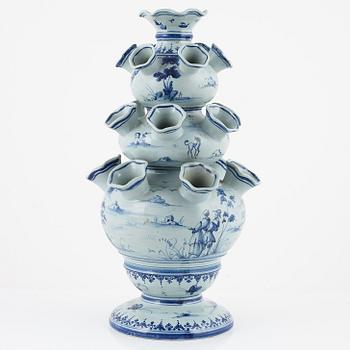 Tulpanvas, fajans, Italien, 1900-tal.