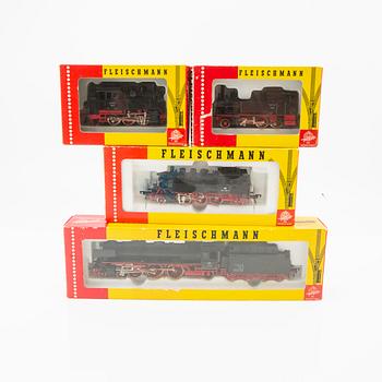 A collection of locomotives, 11 pieces, Fleischmann and others.