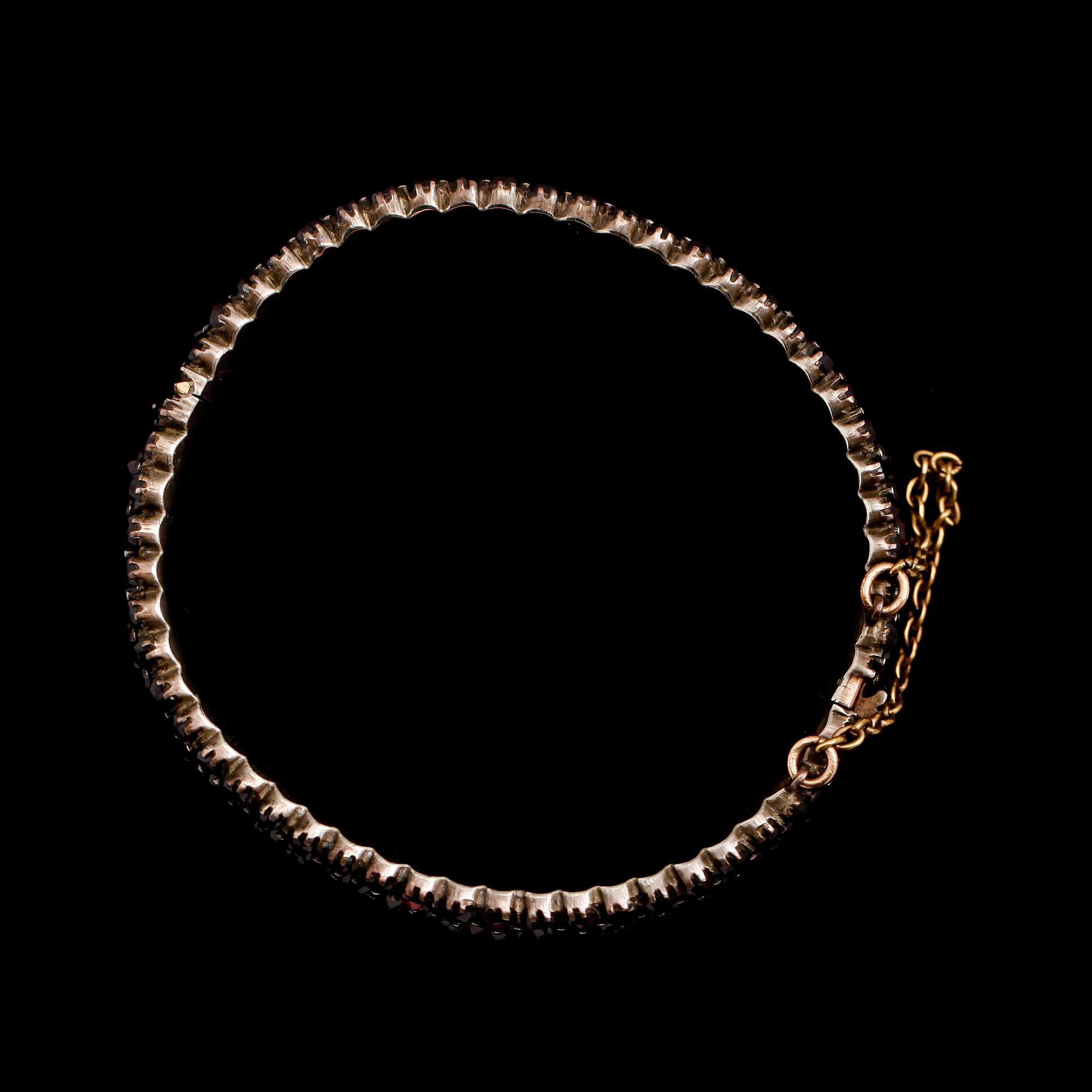 ARMBAND, granater, 1900-talets första hälft.