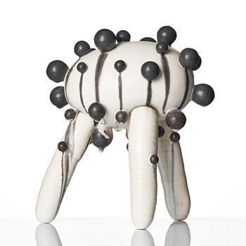 Mårten Medbo, skulptur, "Tripod", stengods, egen ateljé, 2020.