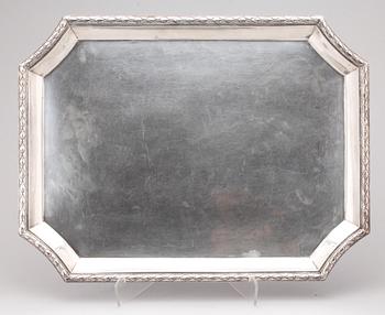 BRICKA, silver, CG Hallberg, Stockholm 1912. Vikt ca 1500 gram.