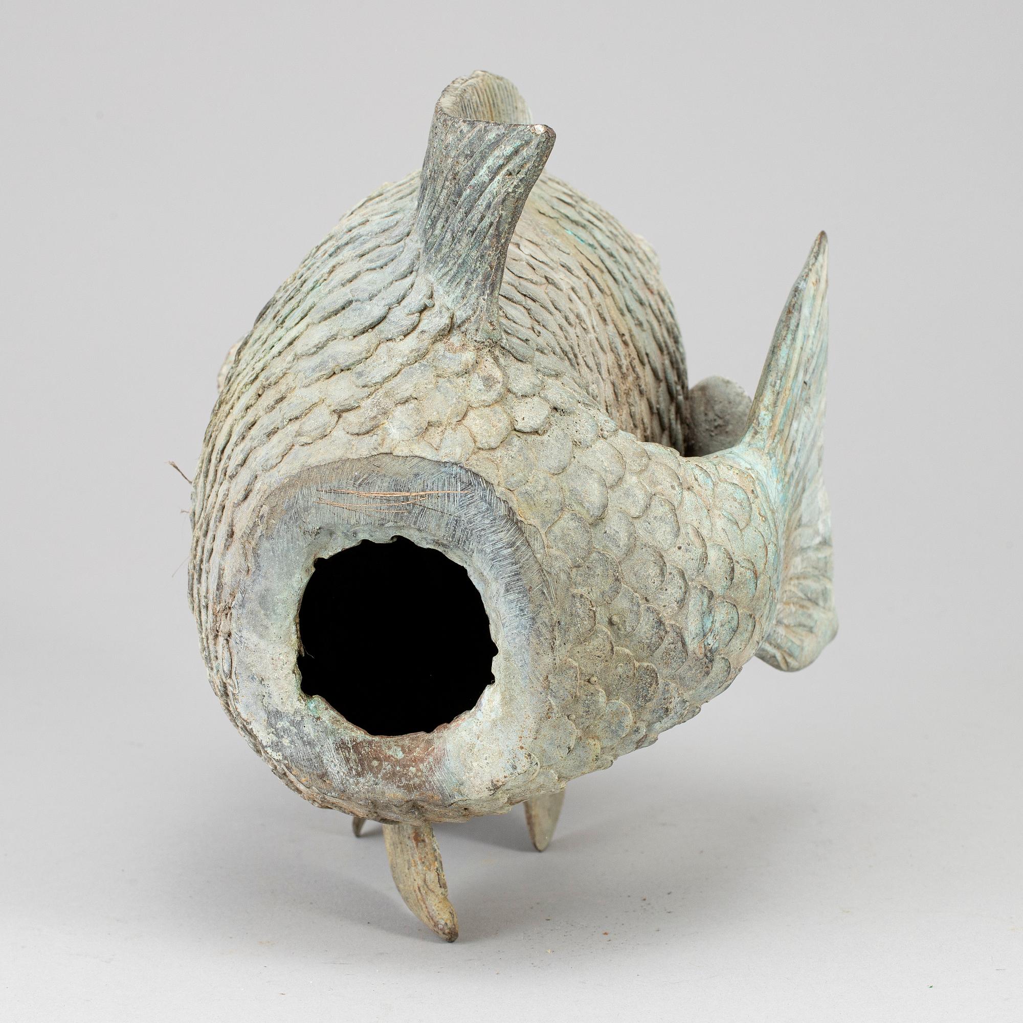 An art déco bronze water fountain head, 1930s.