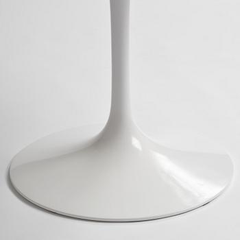Eero Saarinen, a “Tulip” dining table, Knoll.