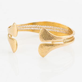 Tapio Wirkkala, a bangle, 18K gold.