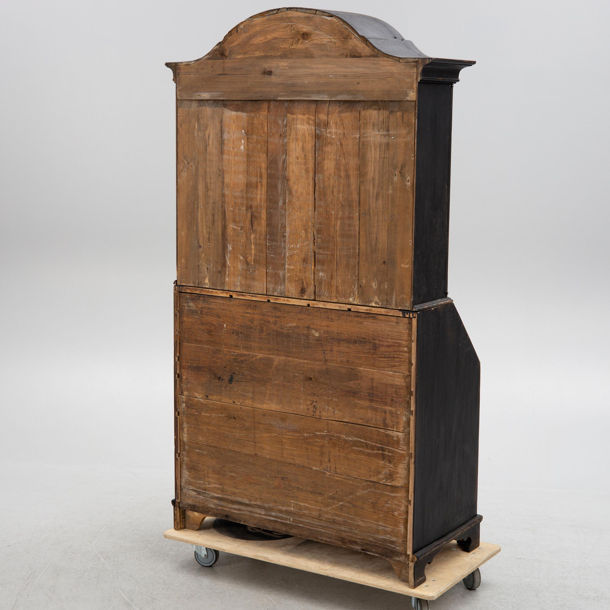A writing cabinet, 18th/19th century.