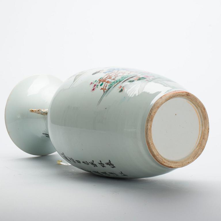 GOLVVAS, porslin, Kina, 1900-talets första hälft.