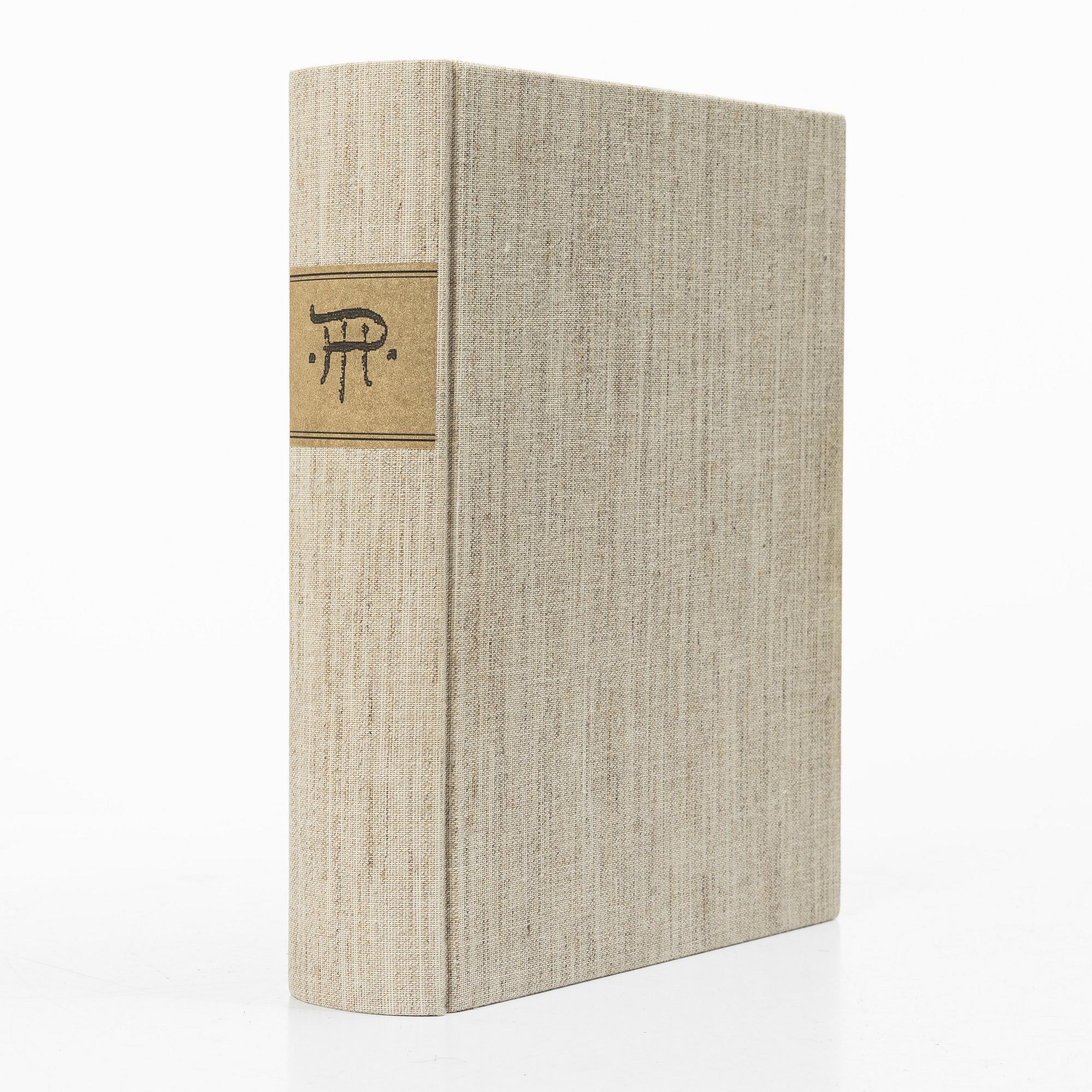 Book, hardback. With copied pages of Hilma Persson Hjelm’s models.