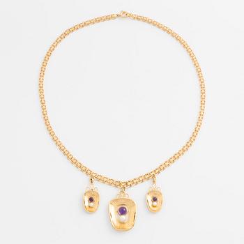 Collier 18K guld med tre berlocker, varav en Stigbert 1954.