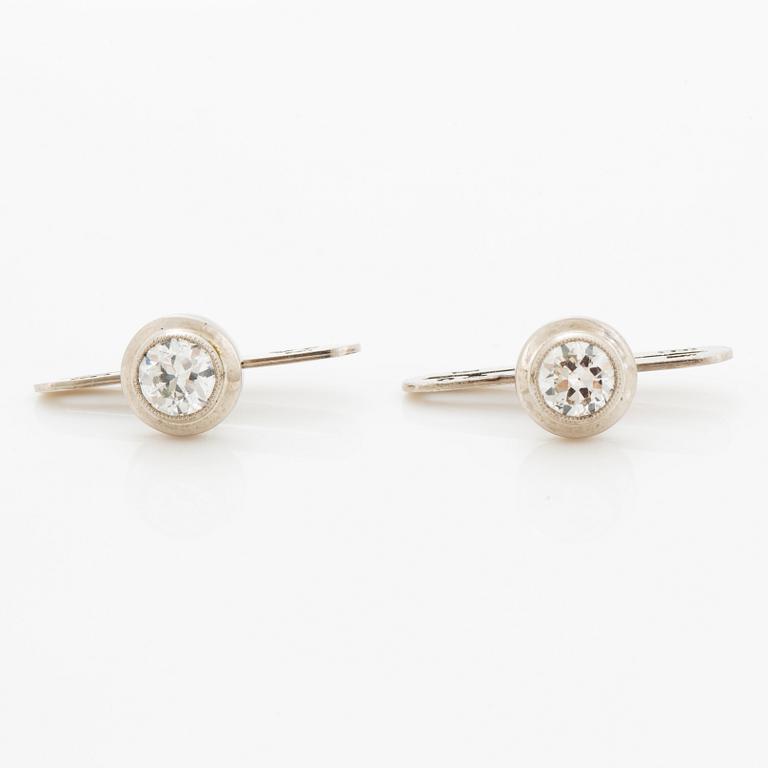 Brilliant-cut diamond shirt buttons.