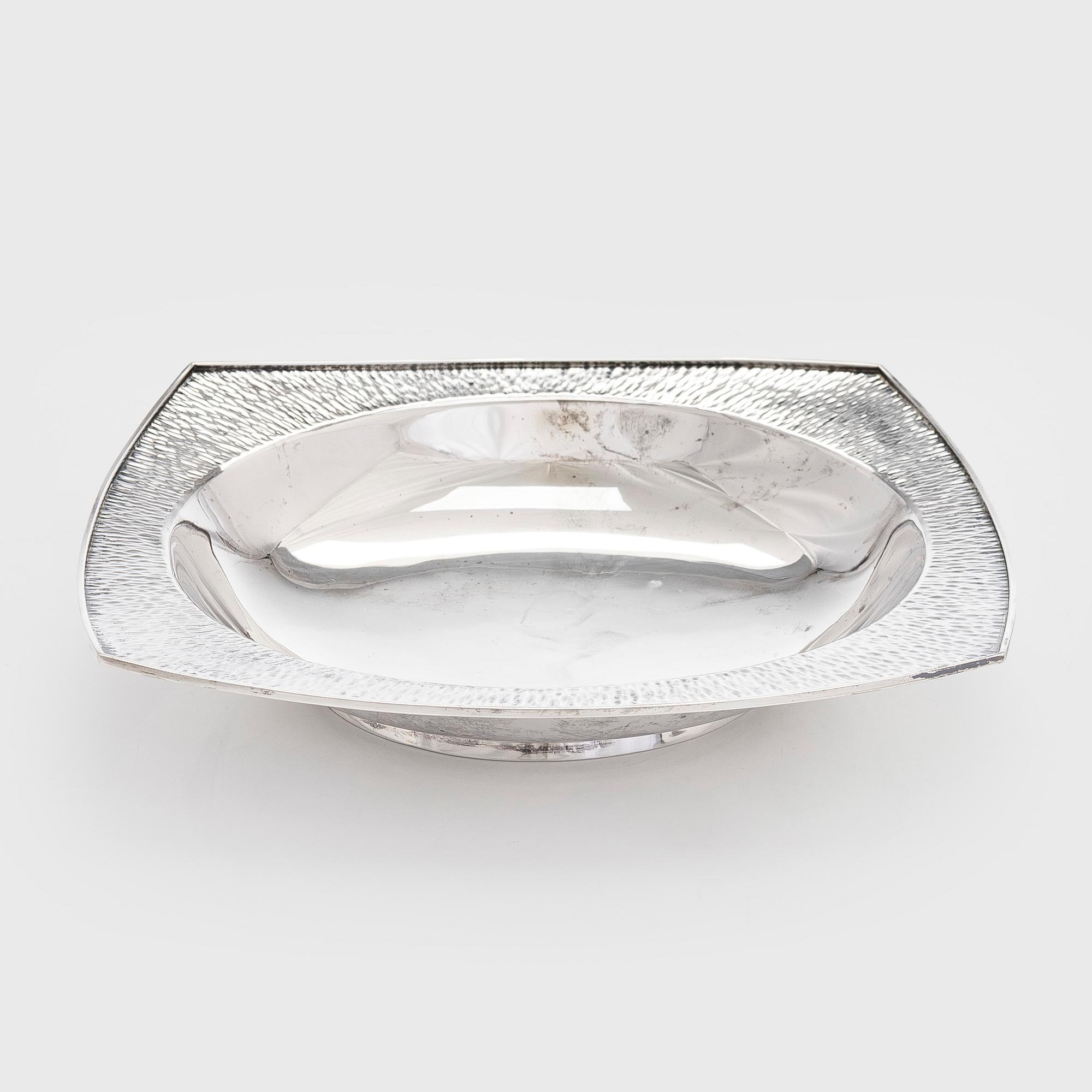 Väinö Hamara, fat, sterling silver, Helsingfors 1970.