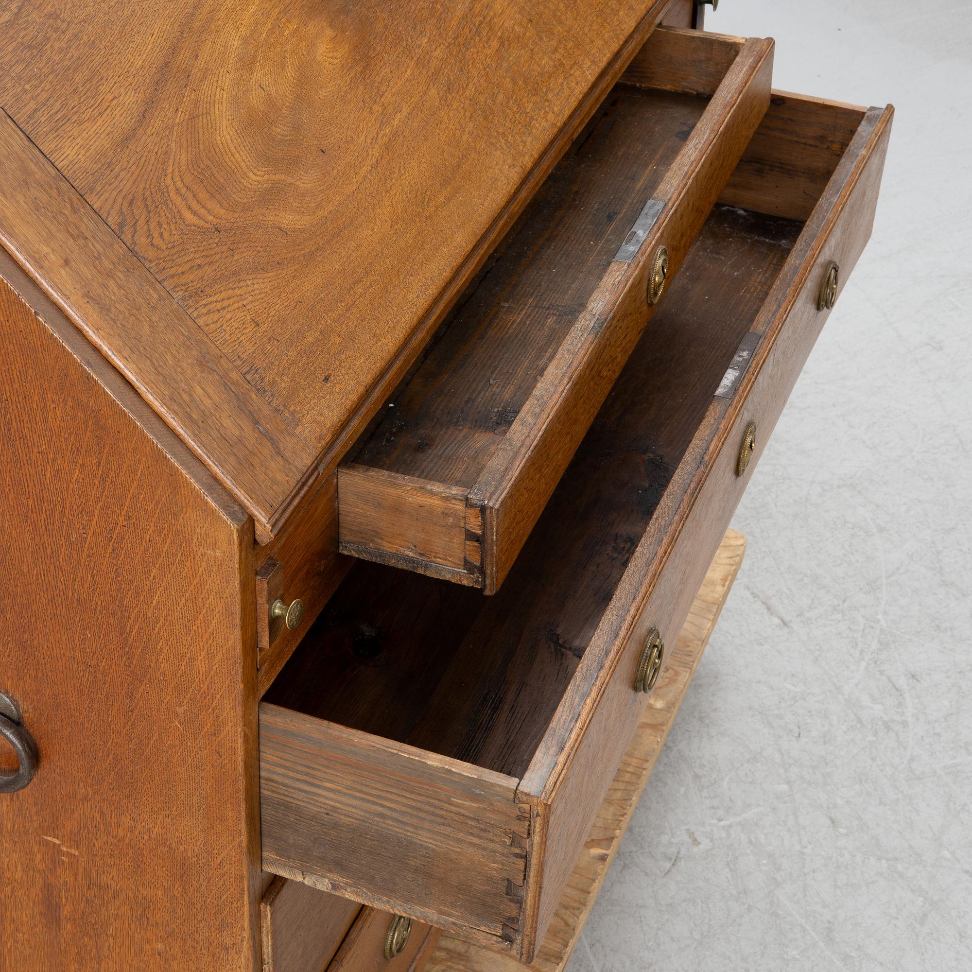 An oak secretaire, around 1800.
