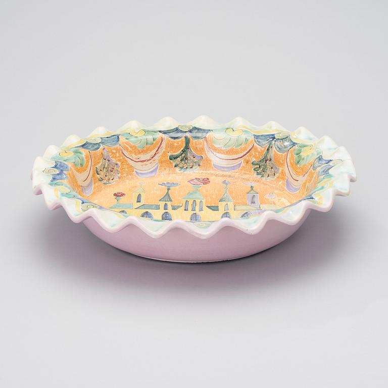 BIRGER KAIPIAINEN, A CERAMIC DISH. Castle. Signed Kaipiainen. Arabia, 1940s.