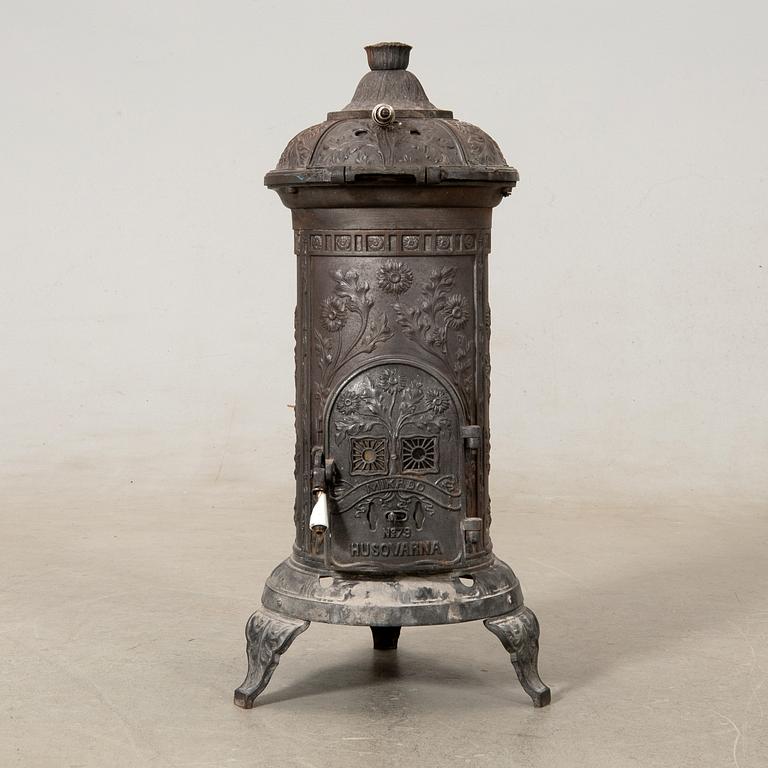 Kamin No 79 "Mikado" of cast iron, Husqvarna early 20th century.