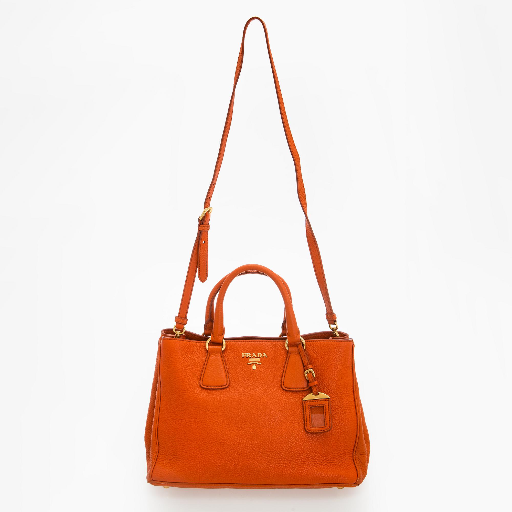 Prada, a 'Vitello Daino Tote' bag.