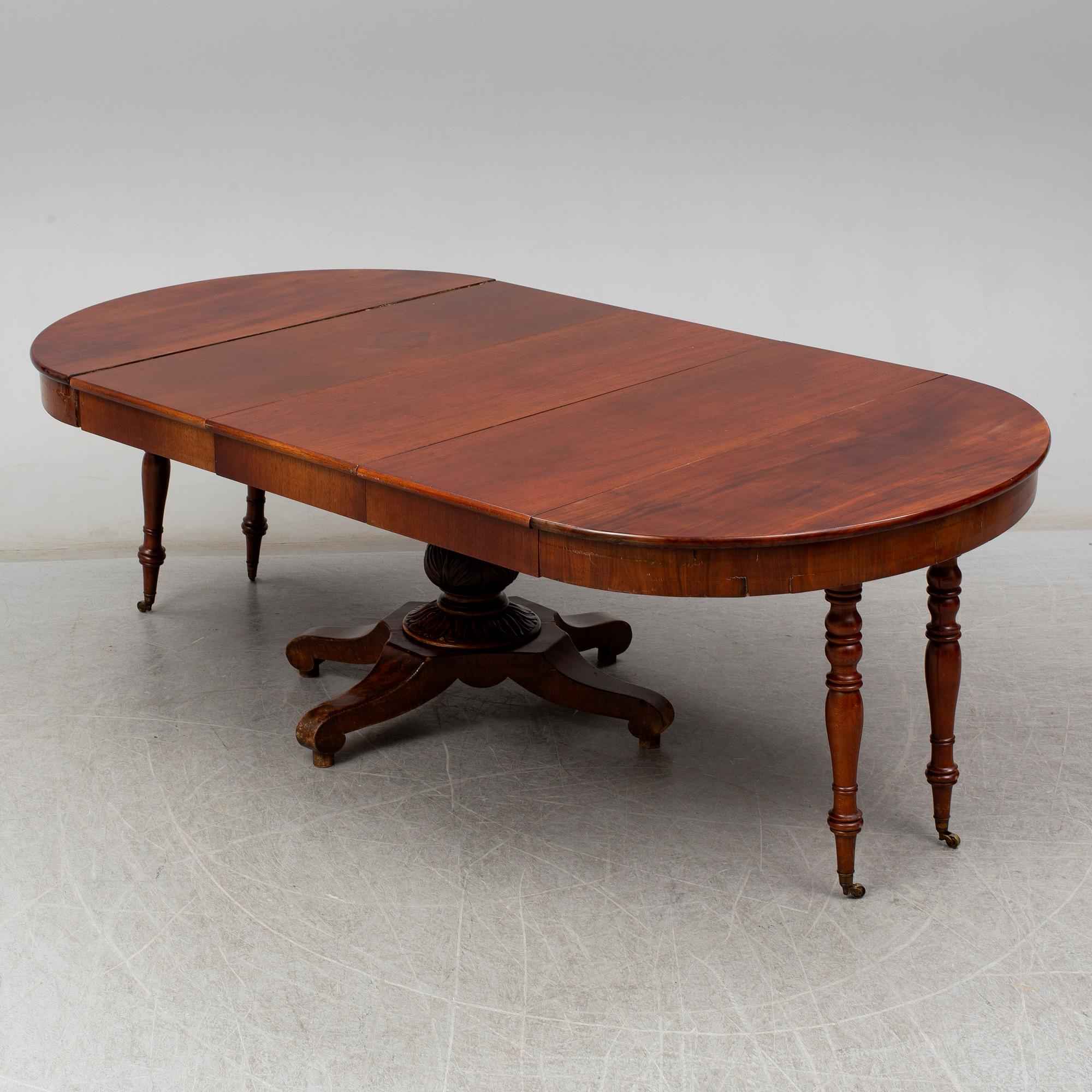 A late Empire Dinner table, 19th century.