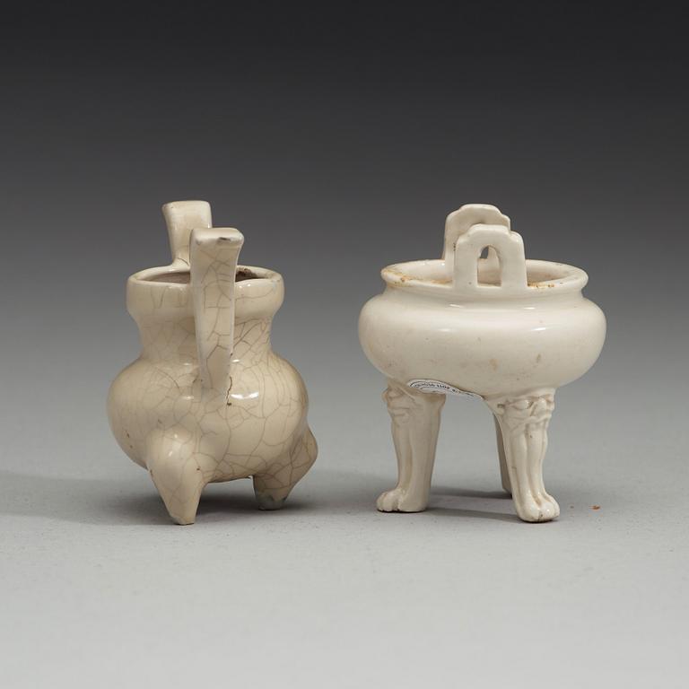 Two porcelain tripod censers, Qing dynasty, Kangxi (1662-1722).