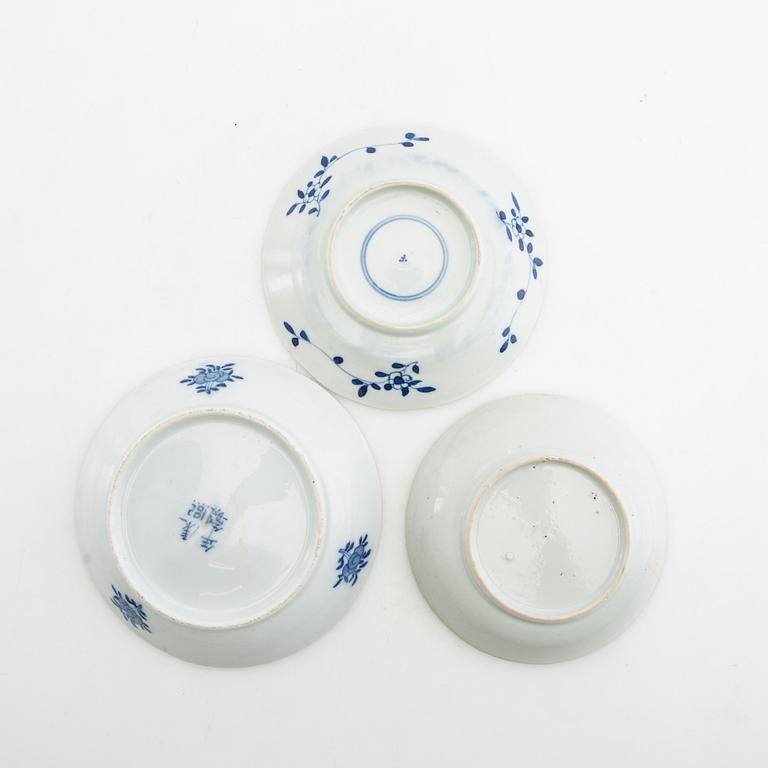 Cups and saucers, 11 + 22 pcs, 17th/18th century, porcelain, China.