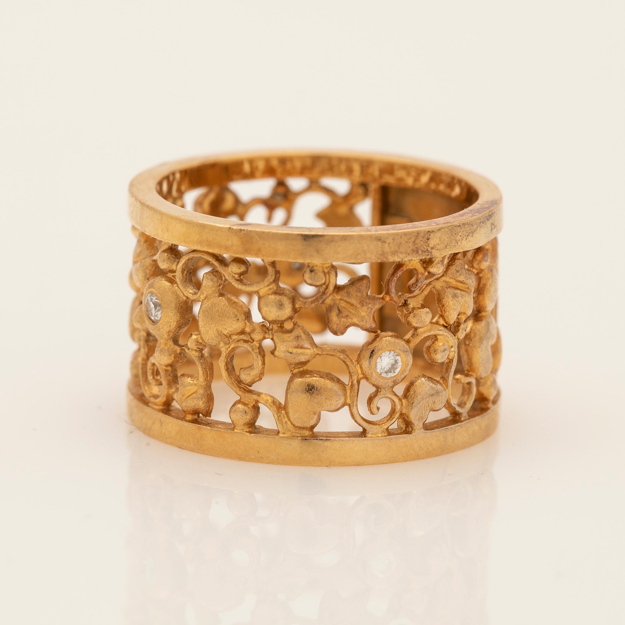 Ole Lynggaard, ring, 18K gold with brilliant-cut diamonds.