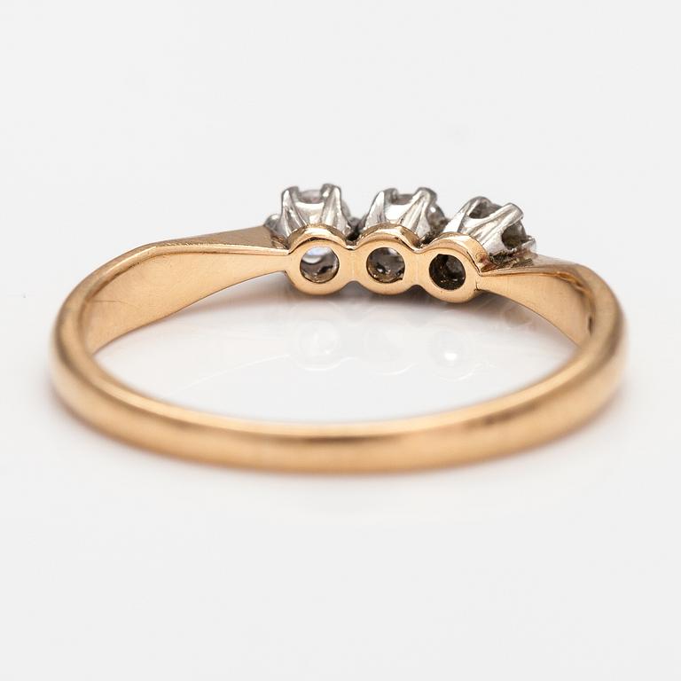 An 18K gold ring with diamonds ca. 0.24 ct in total. Westerback, Helsinki 1966.