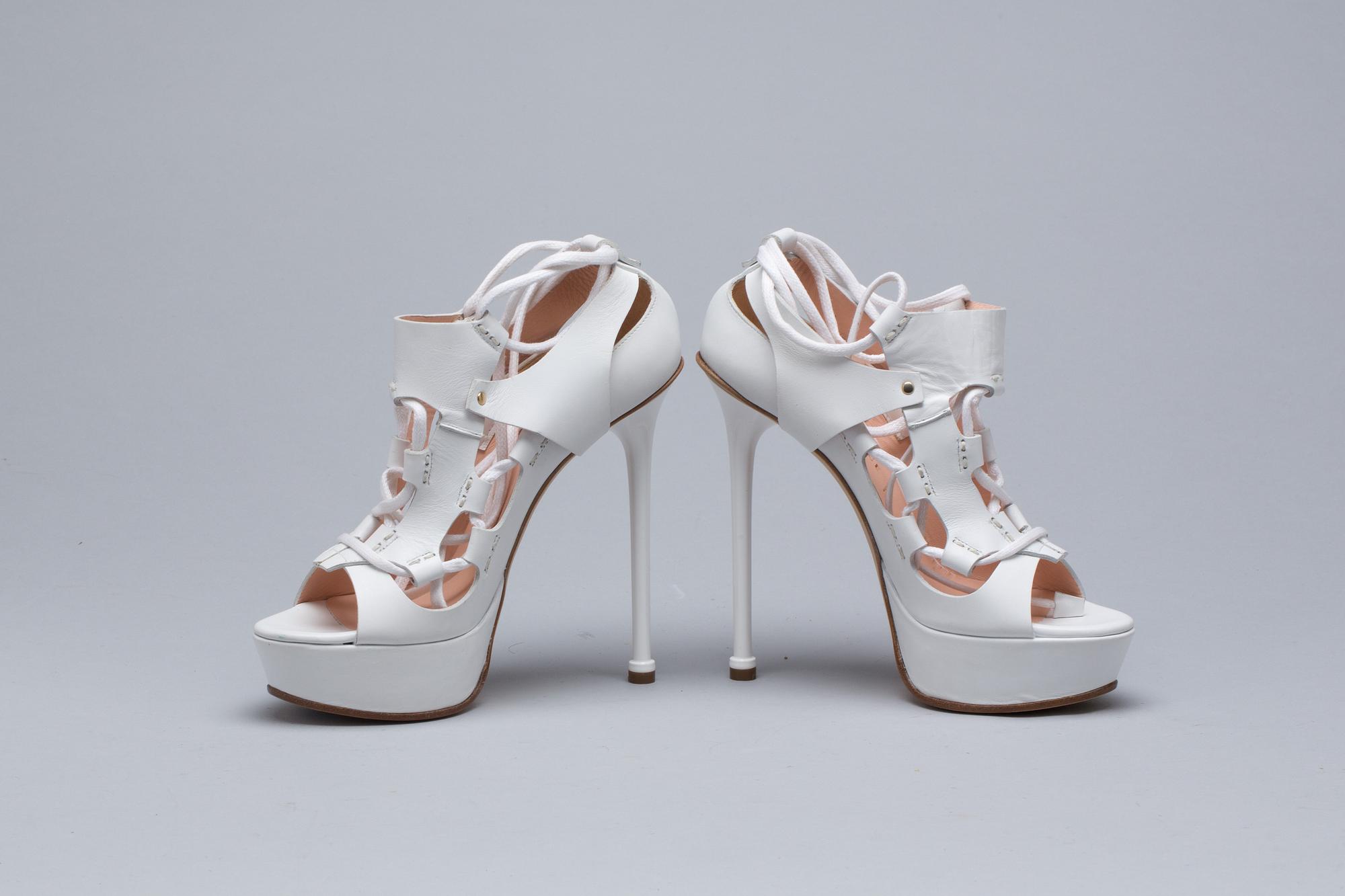 SKOR, Versace.