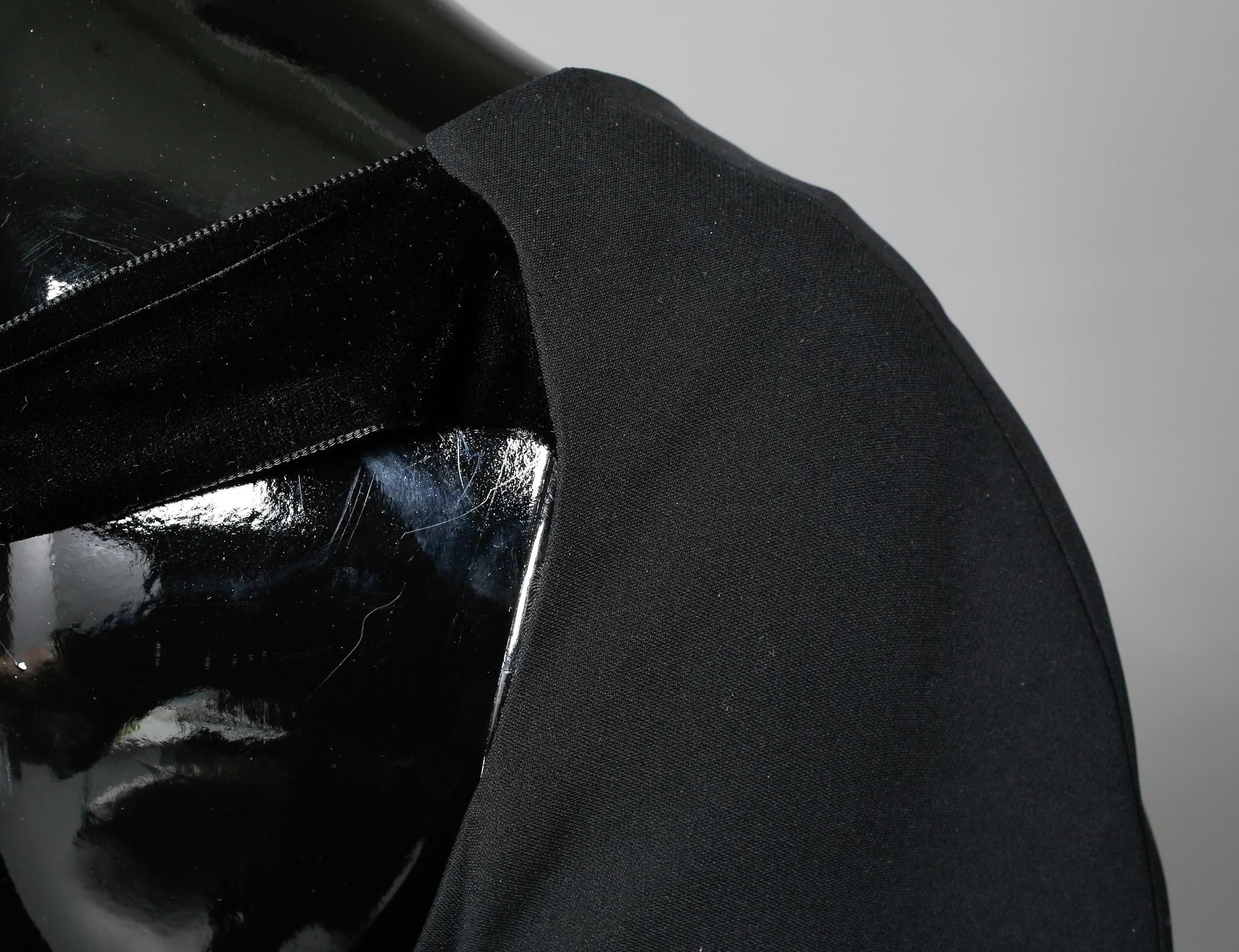 BLUS, Yves Saint Laurent.