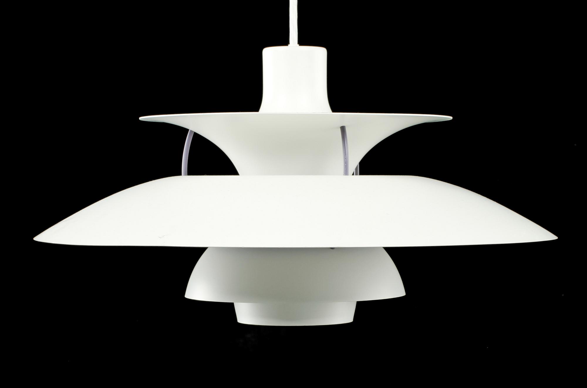 TAKLAMPA, "PH-lampa", Louis Poulsen för Poul Henningsen, 1900-talets fjärde kvartal. Höjd 30 cm.