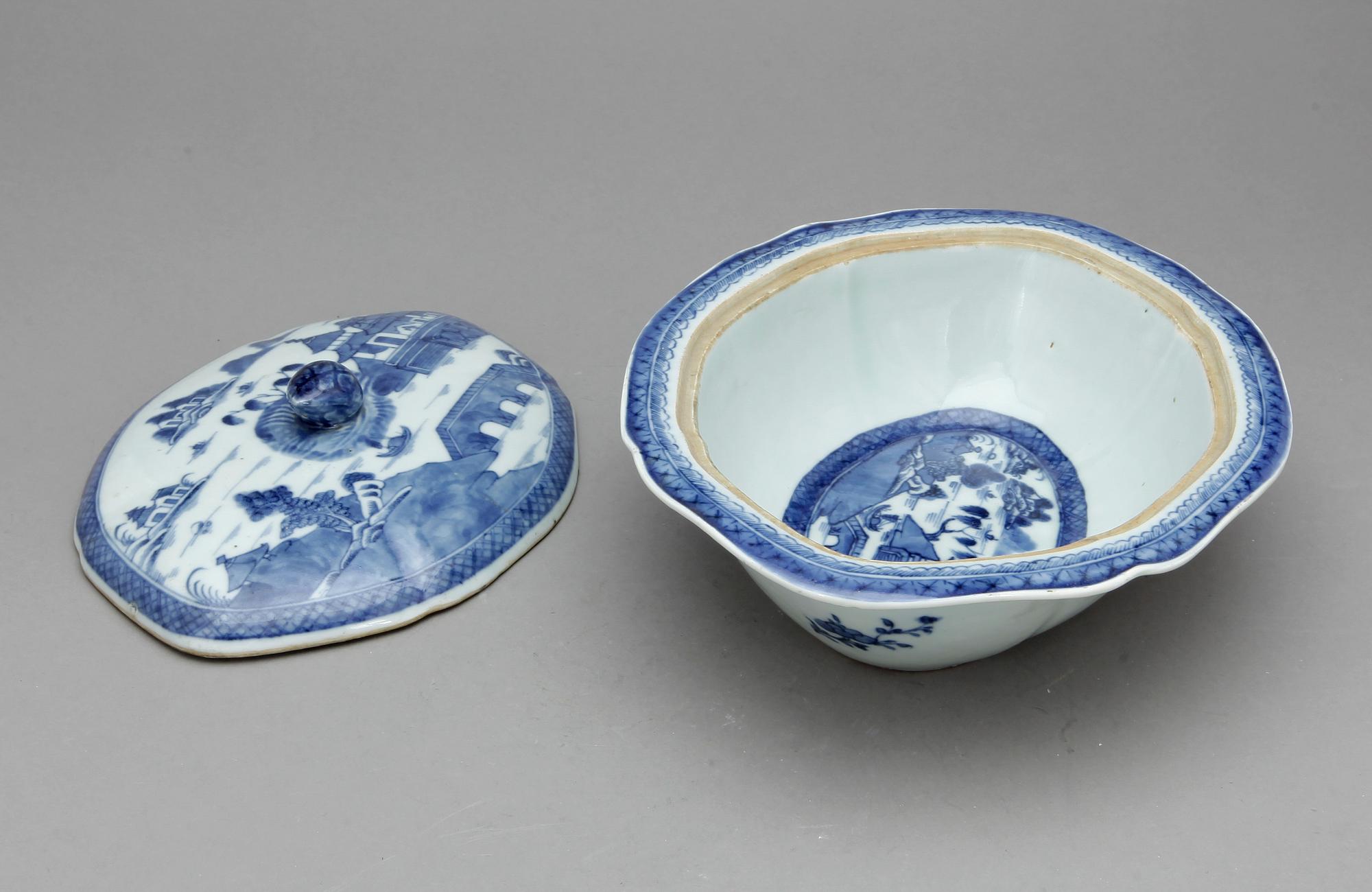 KAROTT, porslin, Kina, Jiaqing (1796-1820).