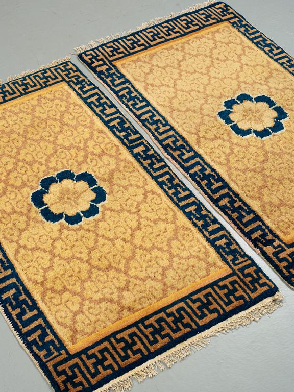 RUGS, 1 PAIR. Antique Ningxia. 125 x 68,5 and 127,5 x 68,5 cm. China late Qing dynasty.